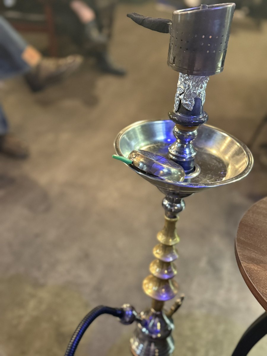 からの閉店まで居座ってた🫰

あっしーにサングリア吸いたいって言ったら作ってくれたんだけど、これマジで美味すぎた…。今まで吸ったシーシャトップ3には入るくらいにハマった、、、

途中からボトルにミスティア入れたらもはやサングリア過ぎて、シーシャに関してはさすがだなって思いました。