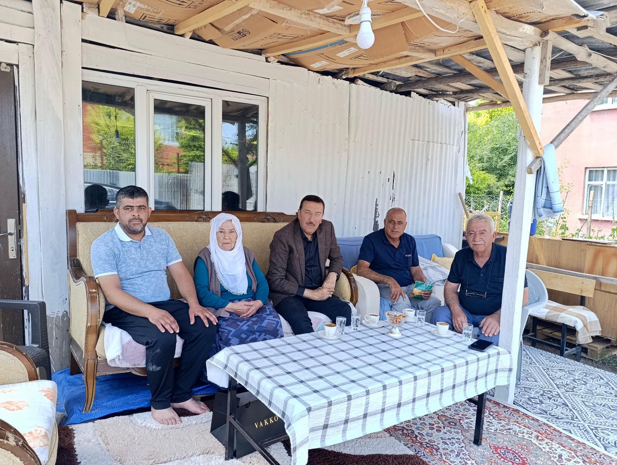 📍#Çarmuzu Mahallesi

Bugün kıymetli büyüğümüz Bahattin Doğan abimizi ve değerli Melahat Doğan teyzemizi hanelerinde ziyaret ettik. 

Gönül sıcaklığıyla demlenen bir çayın, muhabbetle harmanlandığı güzel bir sohbet gerçekleştirdik. 

Dualarını alıp, hayırla andıkları geçmiş