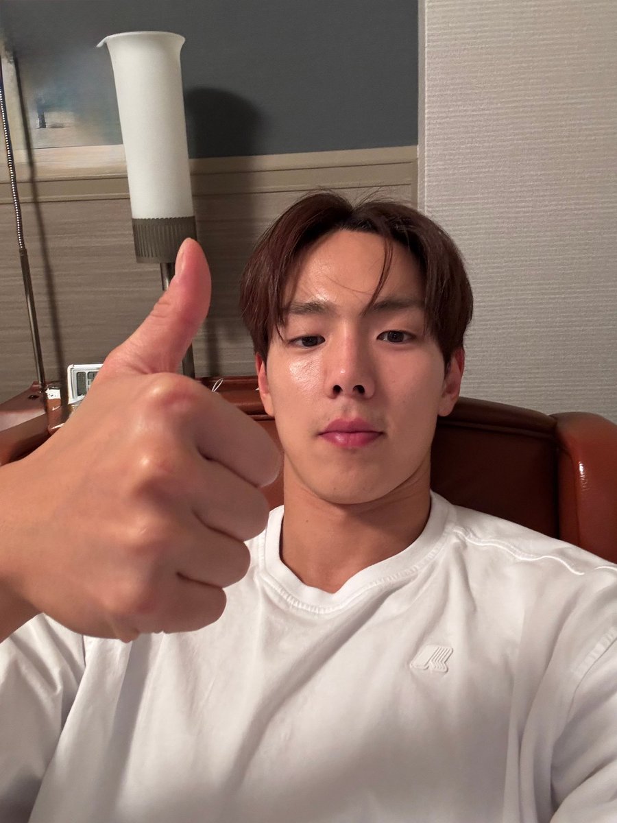 my man posted a new pic and WOW SHOWNU