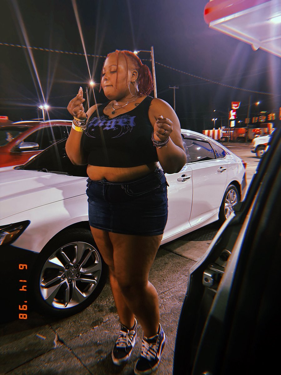pinksmok333's tweet photo. just in case y'all forgot i was a baddie😘 https://t.co/brVtuBj3uC