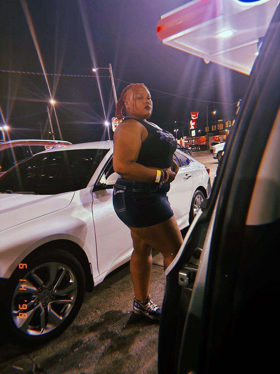 pinksmok333's tweet photo. just in case y'all forgot i was a baddie😘 https://t.co/brVtuBj3uC