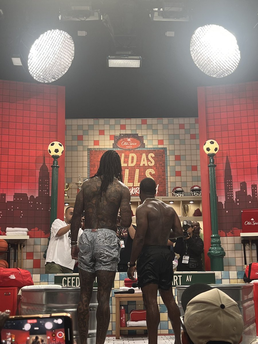 caillouborden12's tweet photo. Moments ago
Ceedee Lamb joins Kevin Hart on #ColdAsBalls https://t.co/lN8czDDwCB