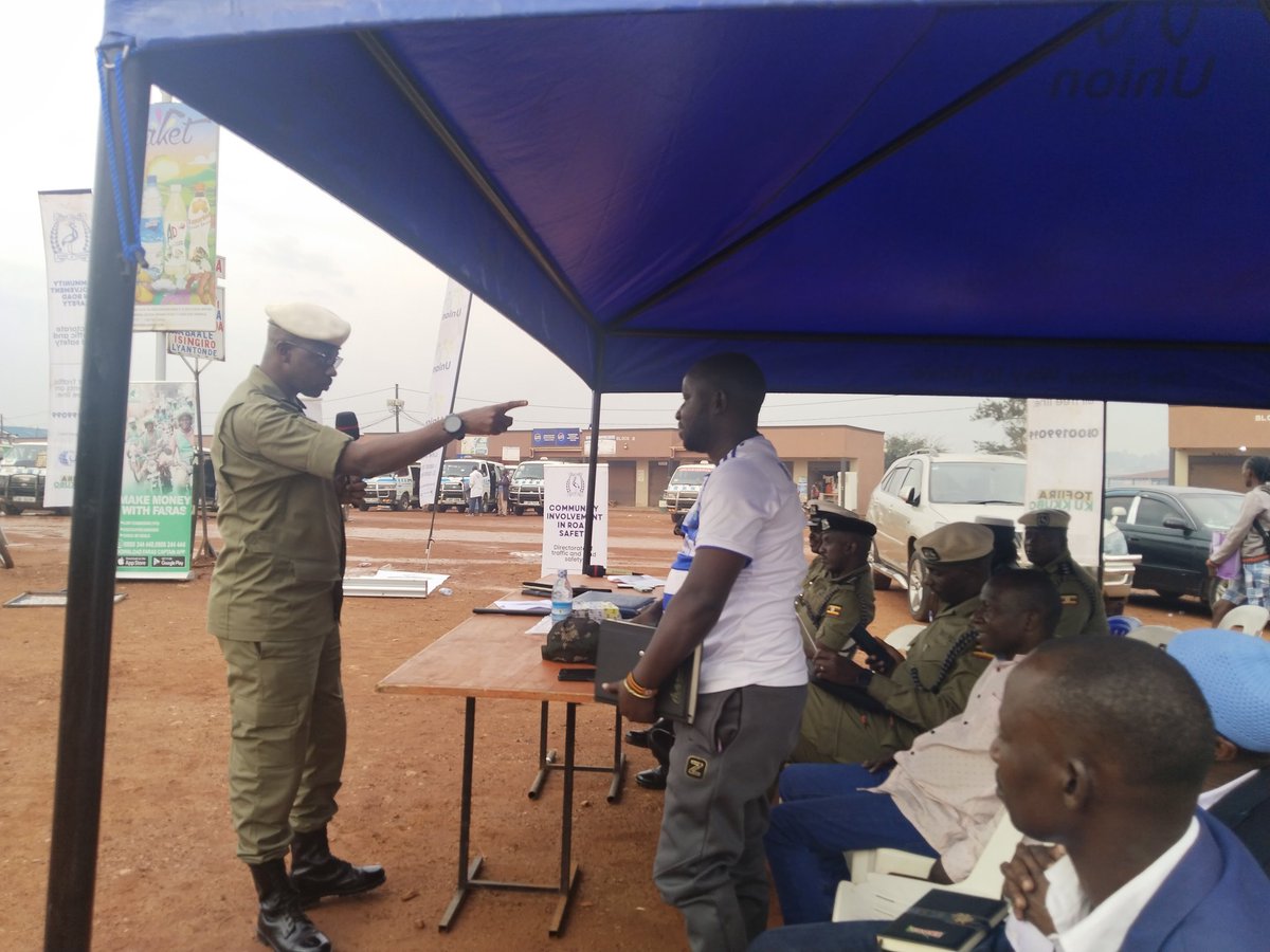 Bwaise_Terminal's tweet photo. Deputy Director of @PoliceUg Traffic &amp; Road Safety 🛟 ACP Norman Musinga has implored leaders of the public transport sector, pointing out the #BodaBoda to embrace; enforcement, rider training and mass sensitisation as a measure to reduce road crashes.
@moskyeyune @M_Kananura https://t.co/dzbhrywtbc