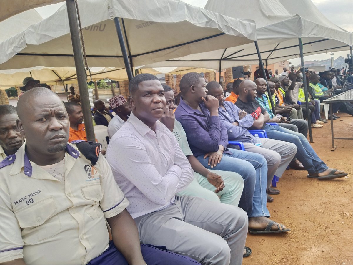 Bwaise_Terminal's tweet photo. Deputy Director of @PoliceUg Traffic &amp; Road Safety 🛟 ACP Norman Musinga has implored leaders of the public transport sector, pointing out the #BodaBoda to embrace; enforcement, rider training and mass sensitisation as a measure to reduce road crashes.
@moskyeyune @M_Kananura https://t.co/dzbhrywtbc