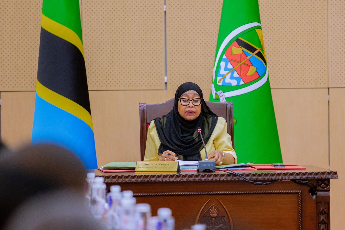 SuluhuSamia's tweet photo. Kikao cha Baraza la Mawaziri
Ikulu, Dar es Salaam
Juni 22, 2025 https://t.co/dzUUAsQjGm