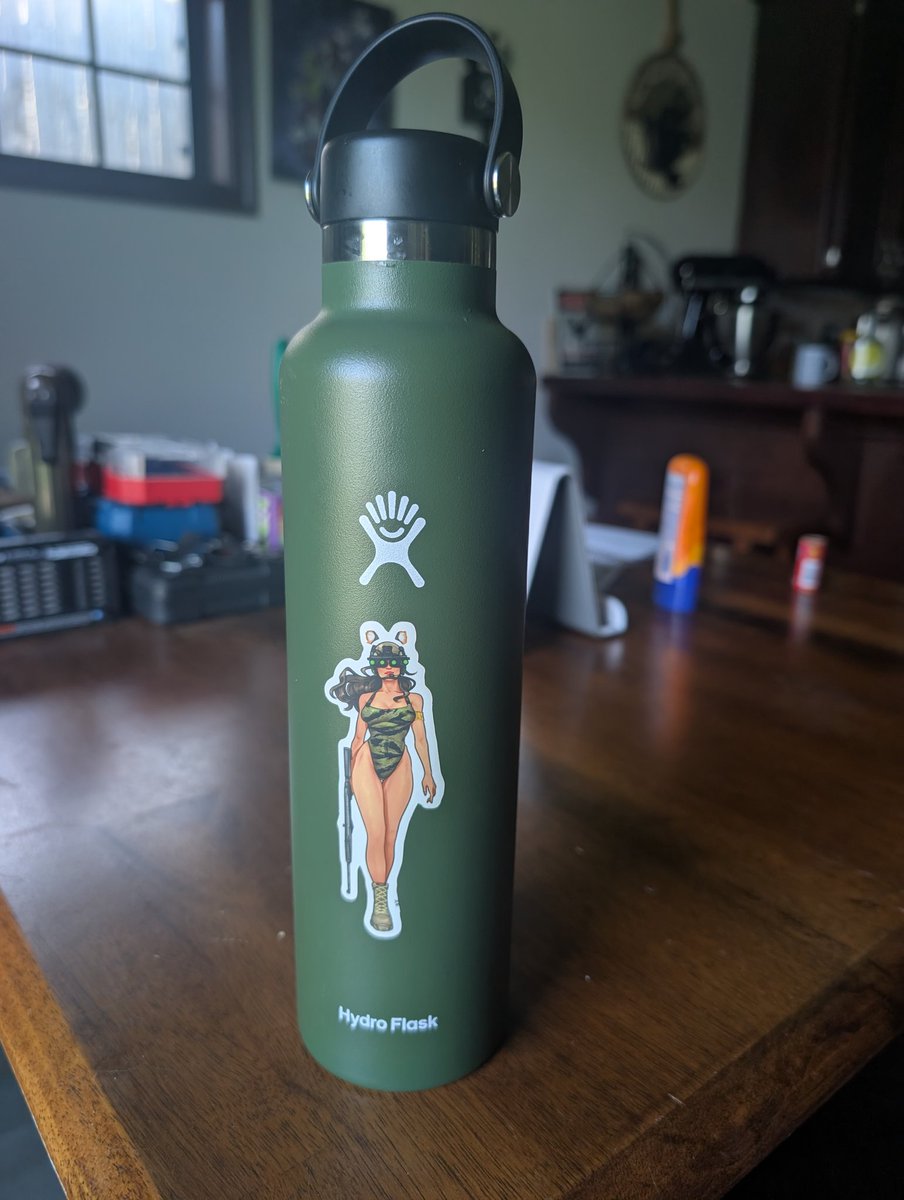 josefius's tweet image. Dressing up my @hydroflask with some @DELTAMAGNA bling, on my way to do some #fieldradio #cw #qrp.