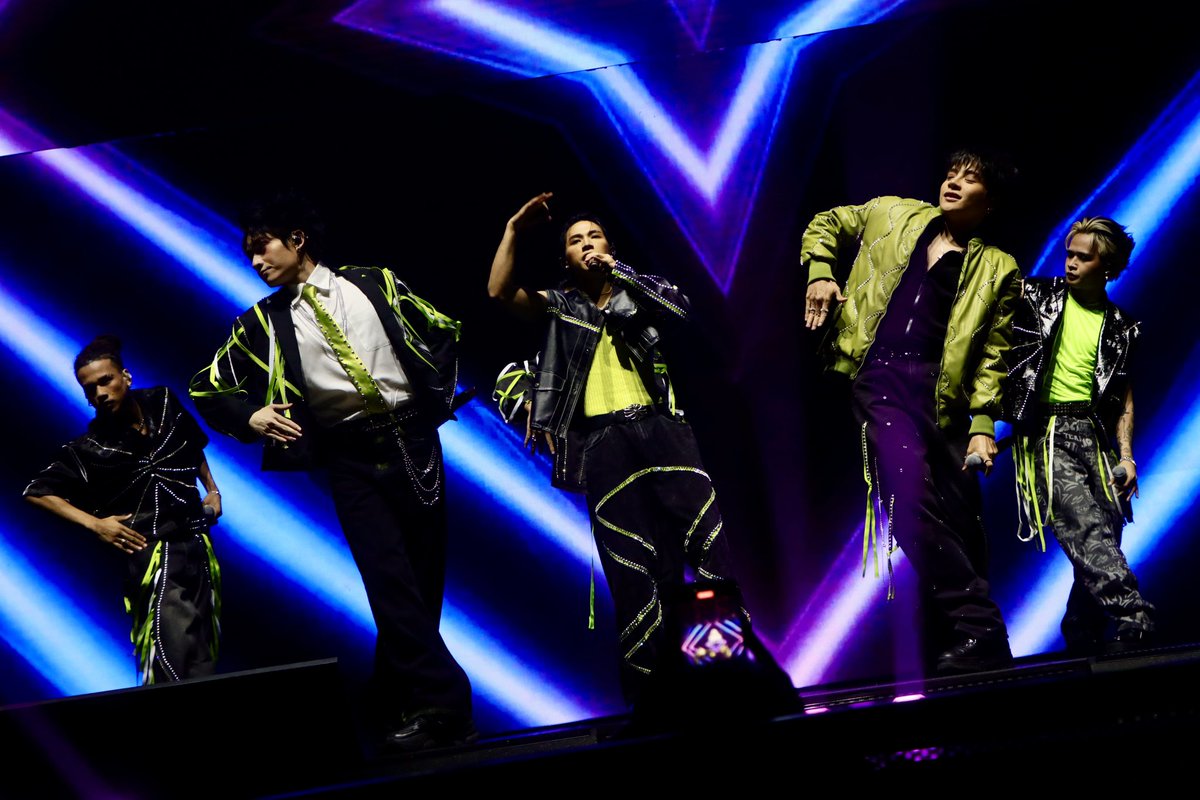 Official_ALAMAT's tweet photo. #ALAMAT HANDA ‘RAP!
ALAMAT for IAM Worldwide Elite Executive Awards 2025!✨
Thank you for having us, IAM Worldwide 💚
#ALAMAT
#IAMWORLDWIDE
#AgentsOfHOPE
#HOMEofHOPE https://t.co/7f3bDCSY2f