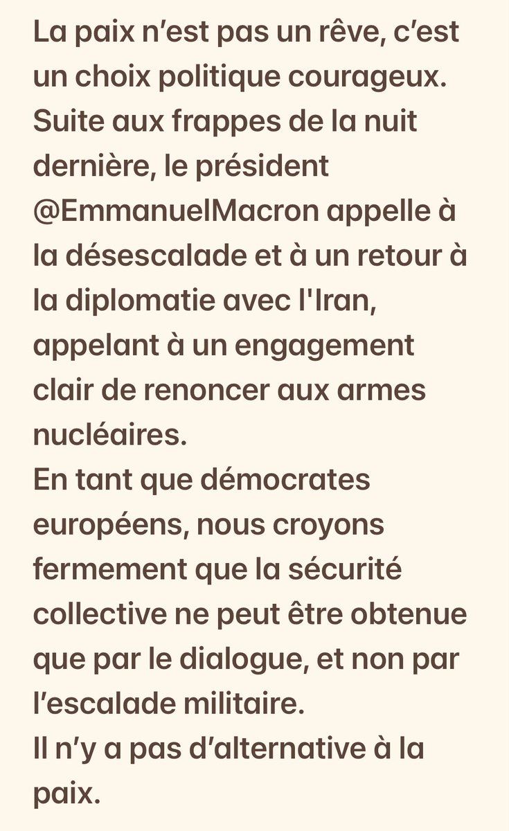 AnnMagayante's tweet photo. @democrats_eu @EmmanuelMacron 🔽#desescalade #paix #negociations https://t.co/Cfv3B043Qx