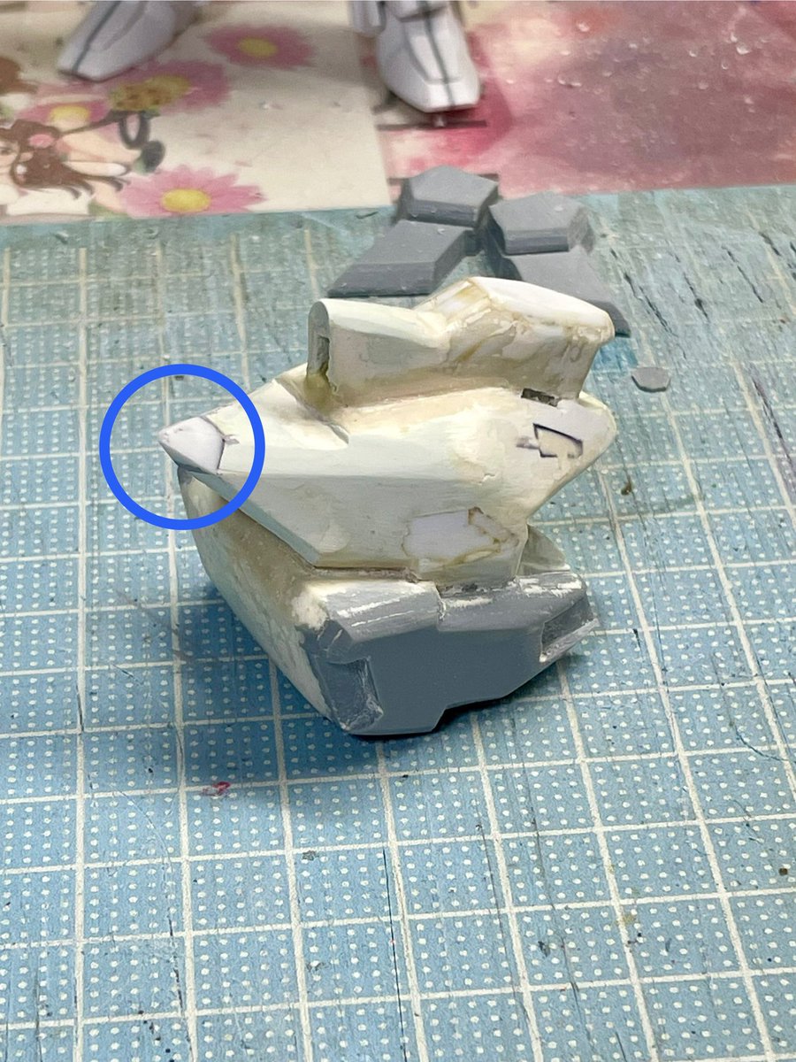 弟との合作SD［グリンブルスティ］の進捗

後頭部のデザインがちょっと違うなーということで、プラ板で造形追加
#ガンプラ