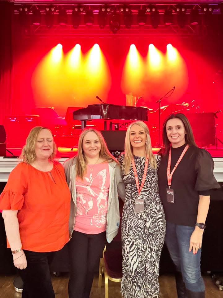 becky1982's tweet photo. @GaryBarlow It’s been the best! ❤️❤️ https://t.co/A8OV2odlZN
