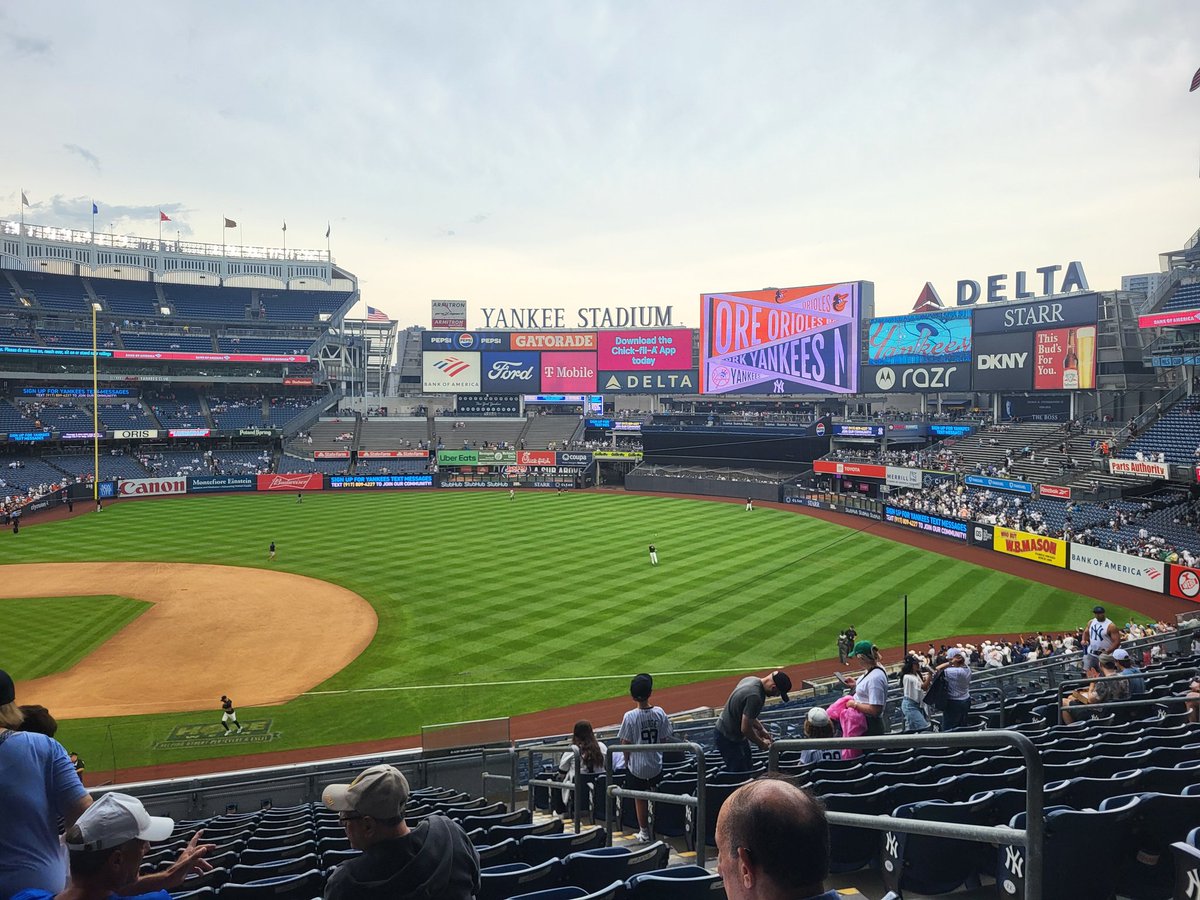 omackson's tweet photo. Bonus: Getting to your seat before first pitch. Added bonus: Stadium organist playing a medley of Sly Stone and Beach Boys tunes. #Yankees #Hotfuninthesummertime https://t.co/mKEdVOyLma