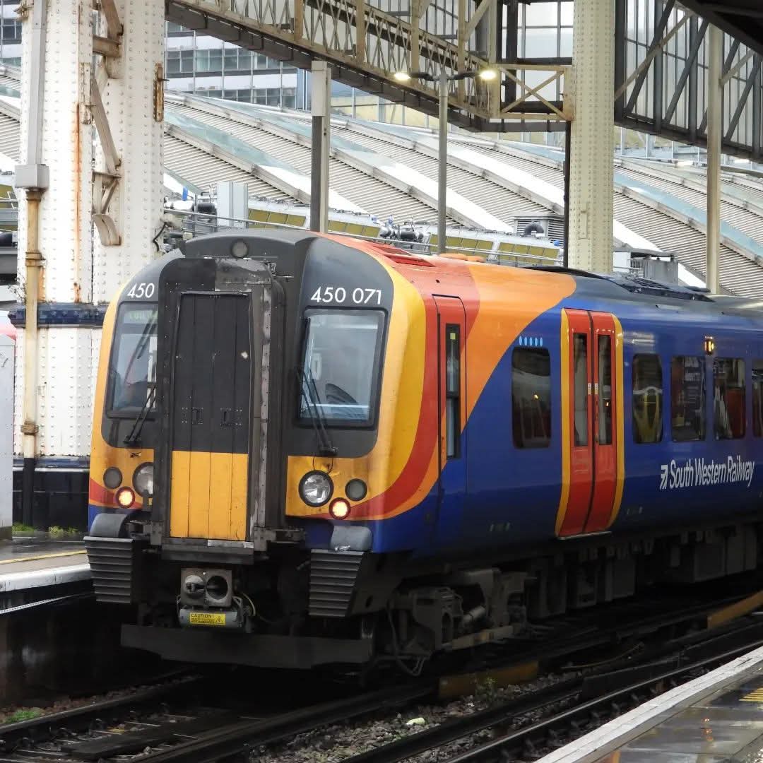 DanSpotter86's tweet image. Heres a Throwback shot of @SW_Help Class 450071+012 taken years ago but now Nationalised under #GreatBritishRailways seen at London Waterloo Station on 15/02/22. #Class450 #Swr #Greatbritishrailways #Railwaynationlisation #London #Waterloo #LondonWaterloo