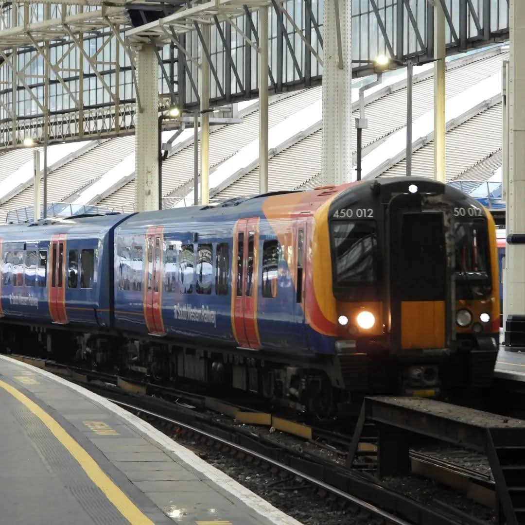 DanSpotter86's tweet image. Heres a Throwback shot of @SW_Help Class 450071+012 taken years ago but now Nationalised under #GreatBritishRailways seen at London Waterloo Station on 15/02/22. #Class450 #Swr #Greatbritishrailways #Railwaynationlisation #London #Waterloo #LondonWaterloo