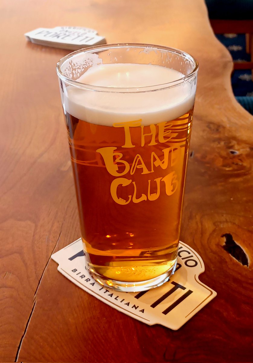 An excellent pint of <a href="/Mallinsons/">Mallinsons</a> U K Cascade in the Whitworth Vale and Healey Band Club!