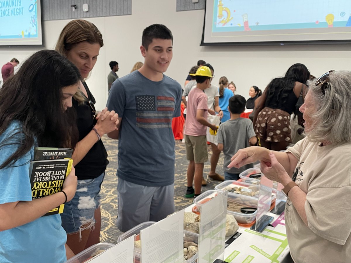 friscolibrary's tweet image. 🌞 Summer is in full swing at FPL! A big THANK YOU to everyone who’s joined us for our summer events so far, including our recent Community Science Night! 🔬
Haven’t signed up for The Mayor&apos;s Summer Reading Challenge yet? There’s still time! 👉 Sign up: FriscoLibrary.com/Summer