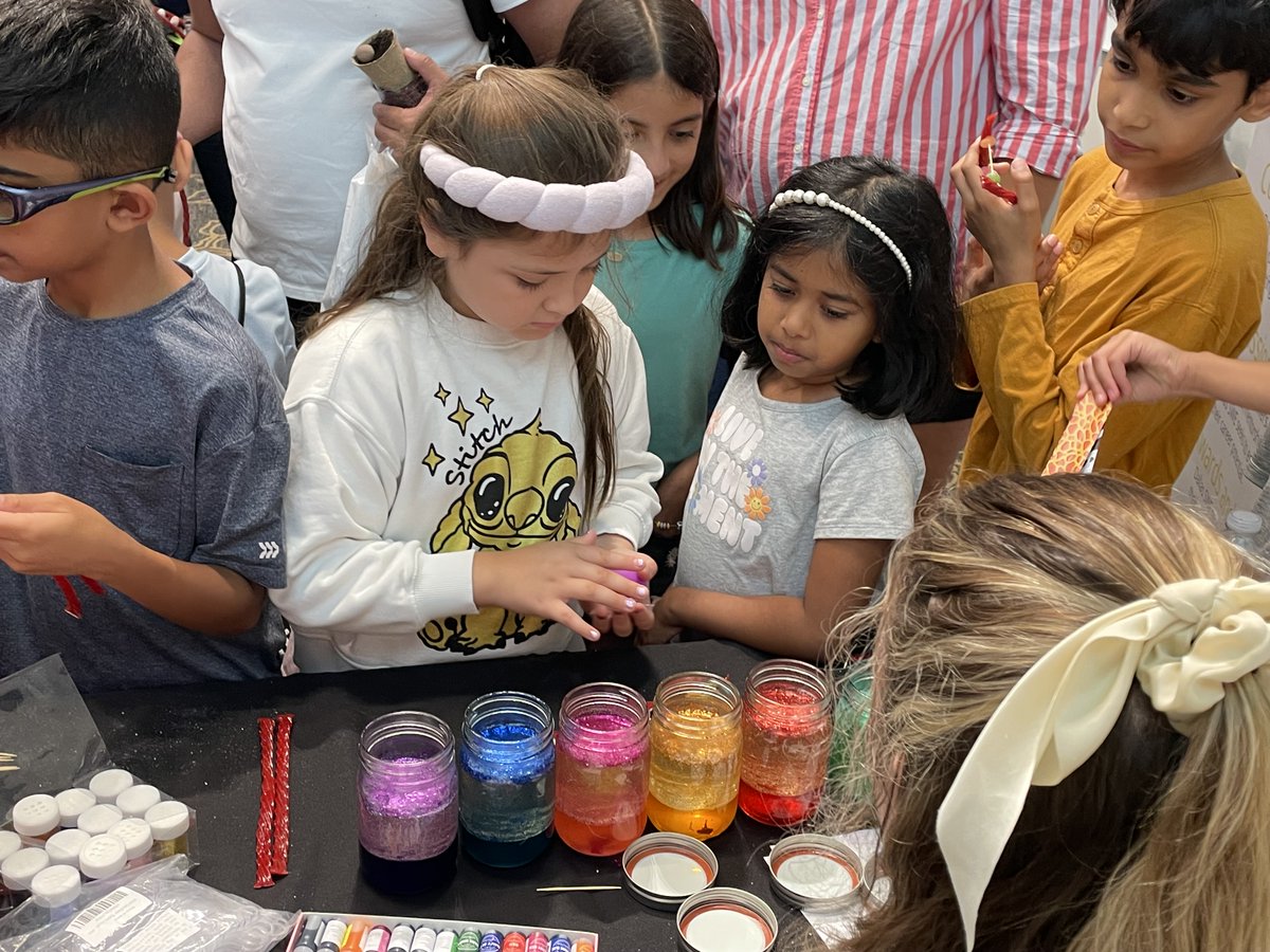 friscolibrary's tweet image. 🌞 Summer is in full swing at FPL! A big THANK YOU to everyone who’s joined us for our summer events so far, including our recent Community Science Night! 🔬
Haven’t signed up for The Mayor&apos;s Summer Reading Challenge yet? There’s still time! 👉 Sign up: FriscoLibrary.com/Summer