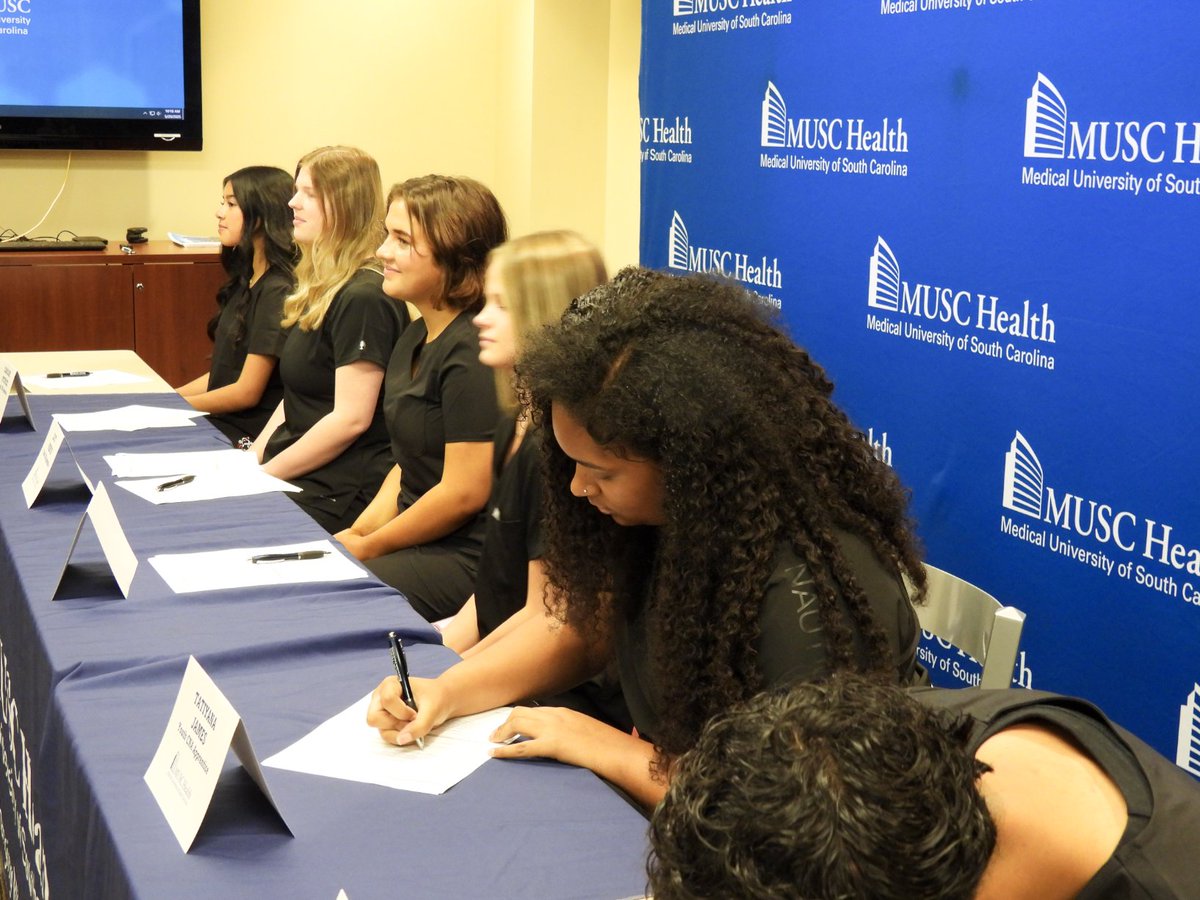 MUSChealth's tweet image. Big congrats to our newest MUSC Health Midlands youth apprentices! They’re launching a paid, hands-on training experience. Thanks to @MidlandsTech and @ApprenticeshpSC for helping shape the future of health care.
#ChangingWhatsPossible #MUSCMidlands