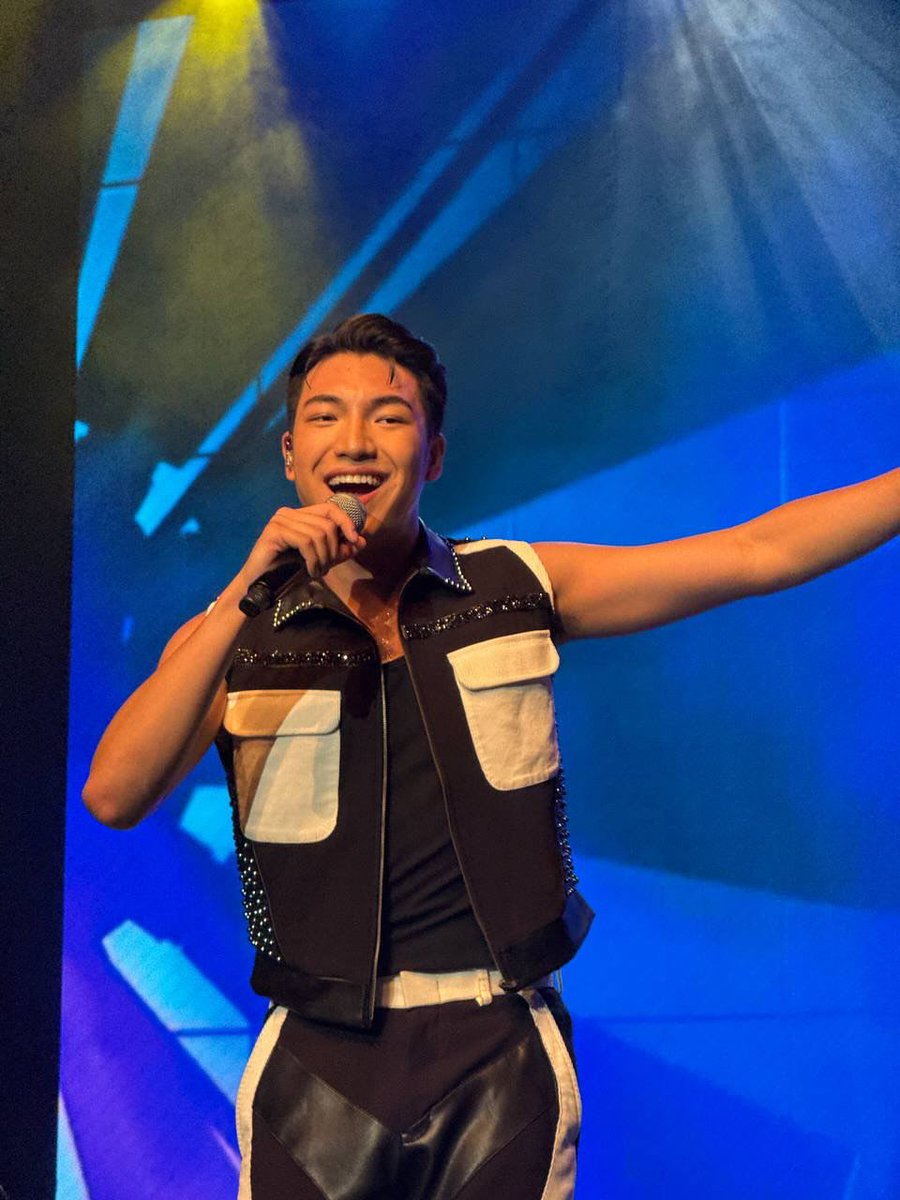 D_marianne23's tweet photo. Solid na solid ang mga performances!!🔥 Sulit na sulit panoorin!! Sobrang huhusay talaga!! Congrats to D' world class duo,Darren and @itsMorissette  they're truly are  #SHOWSTOPPERS!! 🙌💚✨

#DARREN @Espanto2001
#ShowstoppersUSTour

📷 @starmagicphils https://t.co/3R4ZovBPne