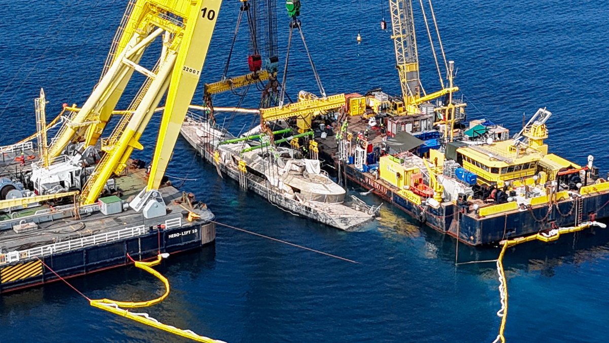 Nuestromar's tweet image. Salvors Raise Mike Lynch’s Sunken Superyacht in Italy: Salvage experts winched Mike Lynch&apos;s sunken superyacht towards the surface on Friday, 10 months after it went down off the coast of Sicily, killing the British tech… dlvr.it/TLVMqN #Accidents #mikelynch #superyacht