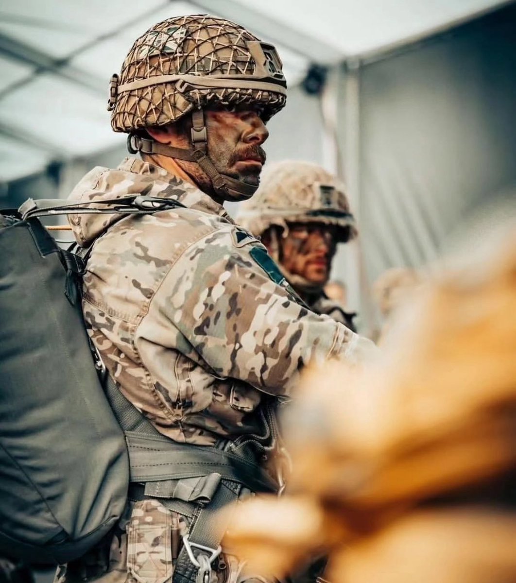 TheParachuteReg's tweet image. 🪂 On This Day – 22 June 1940
Winston Churchill ordered the creation of Britain’s airborne forces:
“Let us form a corps of at least 5,000 parachute troops.”
From that vision, the Parachute Regiment was born — elite, fearless, and always ready!
Ready for anything 🇬🇧🆎
#Paras