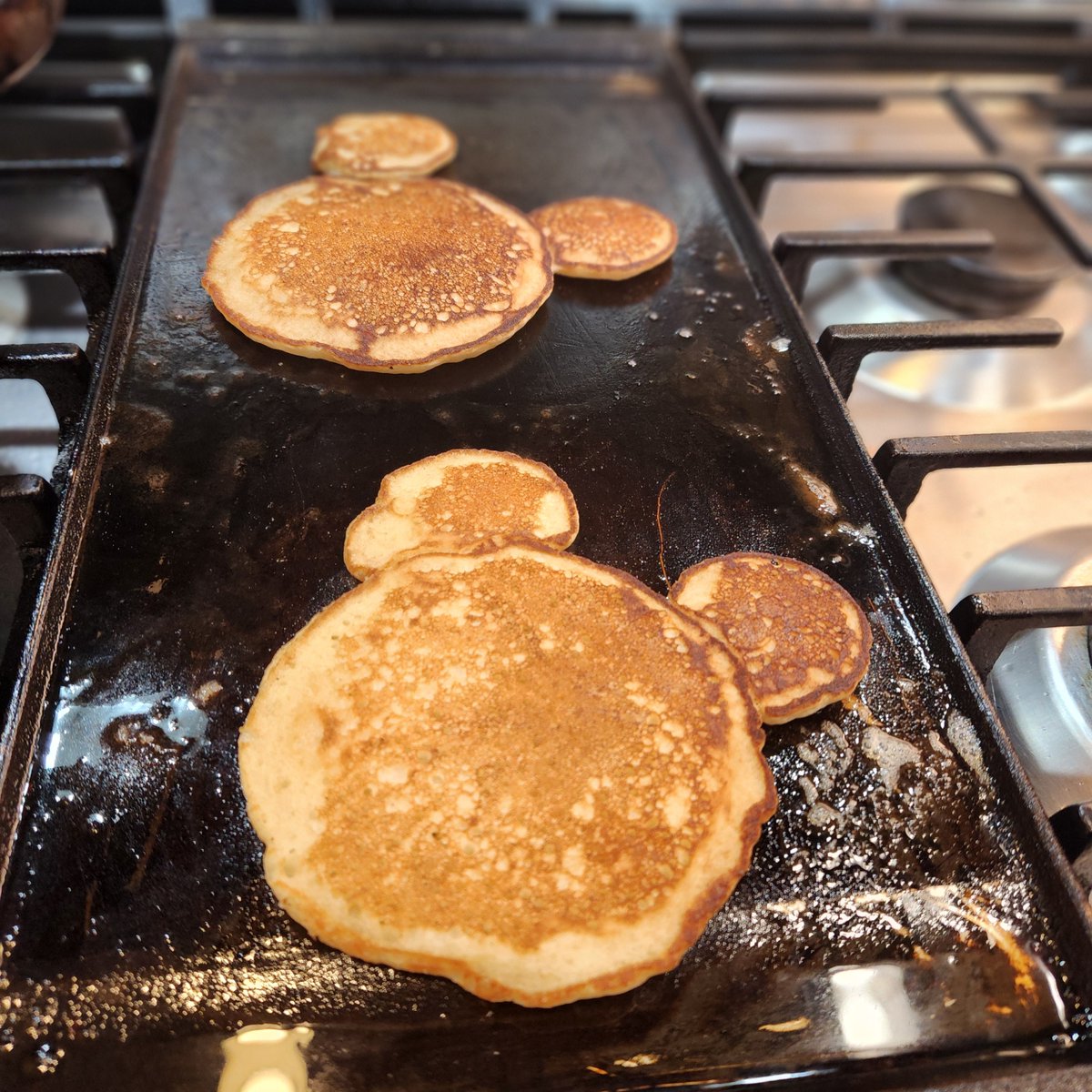 I know the world is going to hell in a hand basket 
But it's pancake Sunday 🥞 🥞🥞