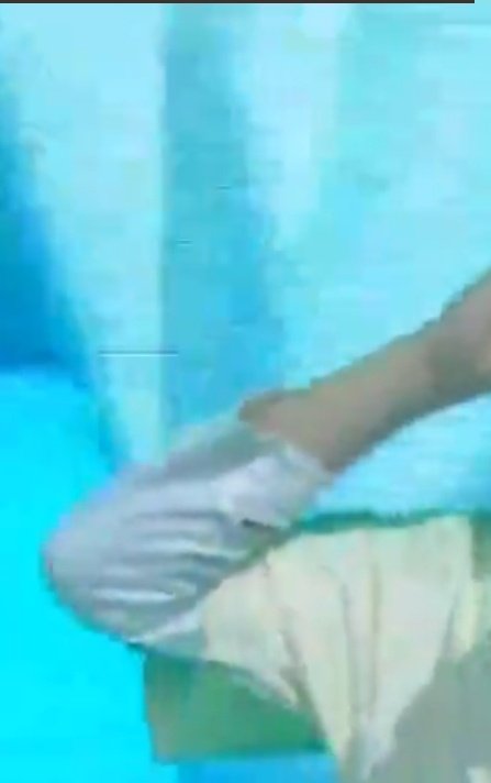 Jeongwoo pakai inner yang ada lubang untuk masuk ibu jari tu. Jeongwoo sangatlah muslimah