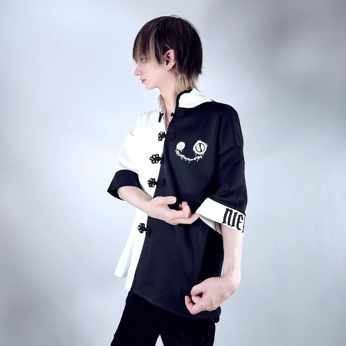 NieR_tokyo's tweet photo. 🎁本日〆切プレゼント企画🎁

こちらの当店オリジナル商品を

🎁3名様にプレゼント🎁

◼応募方法
フォロー(@NieR_tokyo) &amp; リポスト
◼締切〆  本日24時

ユニセックスアイテムです🐰

是非ご参加ください🙇‍♂️🙇‍♀️ https://t.co/2eslQovesb