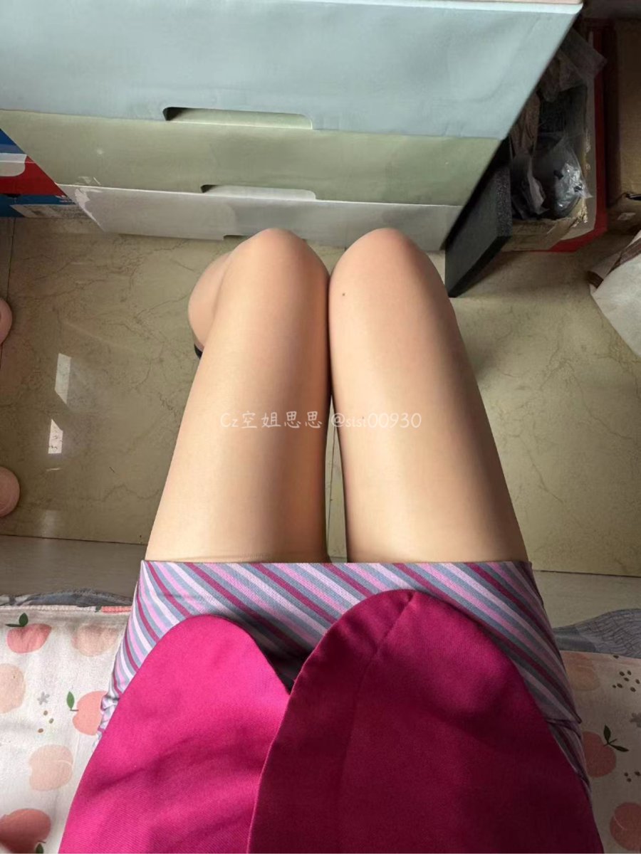 sisi00930's tweet photo. 用大腿肉肉把你夹住🤏

#肉丝 #空乘 https://t.co/D09IaUT0IL