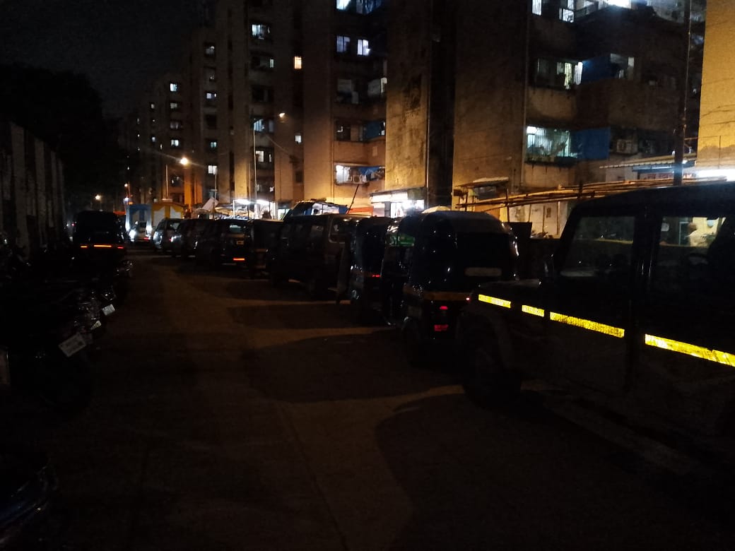 SuhailShekason's tweet photo. @MTPHereToHelp @MumbaiPolice this newly constructed road has been made a spot for parking on both the sides. Much of the chaos for emergency vehicles Please take action!
Location:- Natwar Parekh Compound Road beside Lift &amp; Shift, Govandi Mumbai 43. https://t.co/RkHeQg2dvr
