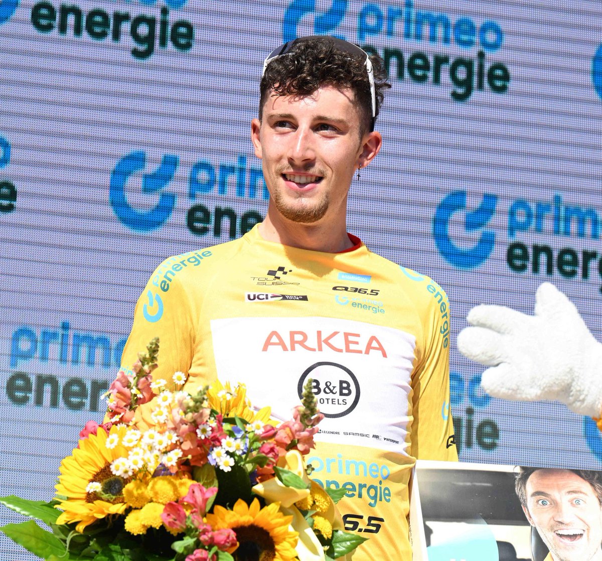 LeCyclismeFR's tweet photo. Héros 👏🥹❤️‍🩹
#TourdeSuisse https://t.co/km5qqKj0jB