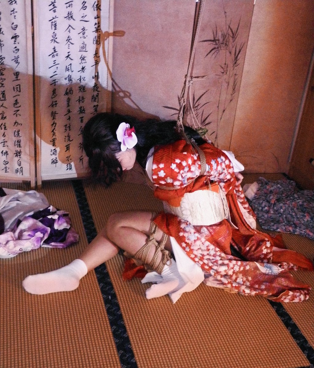 简单拍一下和服绳缚，感谢摄影<a href="/se_re87020/">re ga se加世</a>  ，感谢绳师<a href="/Gin_bondage/">Gin</a>