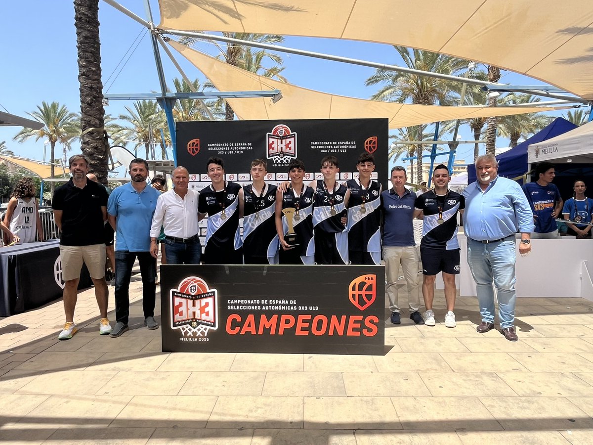 Son eles! 🔥Íker, Breixo, Pedro e Antonio! E dende o banquiño, Alberto e Unai! 🤩

Son os CAMPIÓNS de España 3x3 U13 ⛹️

E son GALEGOS! 🥰💙🏀

Grazas e Parabéns, Equipo! 

Vitoria na Final ante Cataluña ▶️ 1️⃣9️⃣- 1️⃣4️⃣! 

 #BaloncestoGalego 💙🏀 #3x3FGB 

<a href="/Xunta/">Xunta de Galicia</a> <a href="/UFEDEGA_/">UFEDEGA</a>