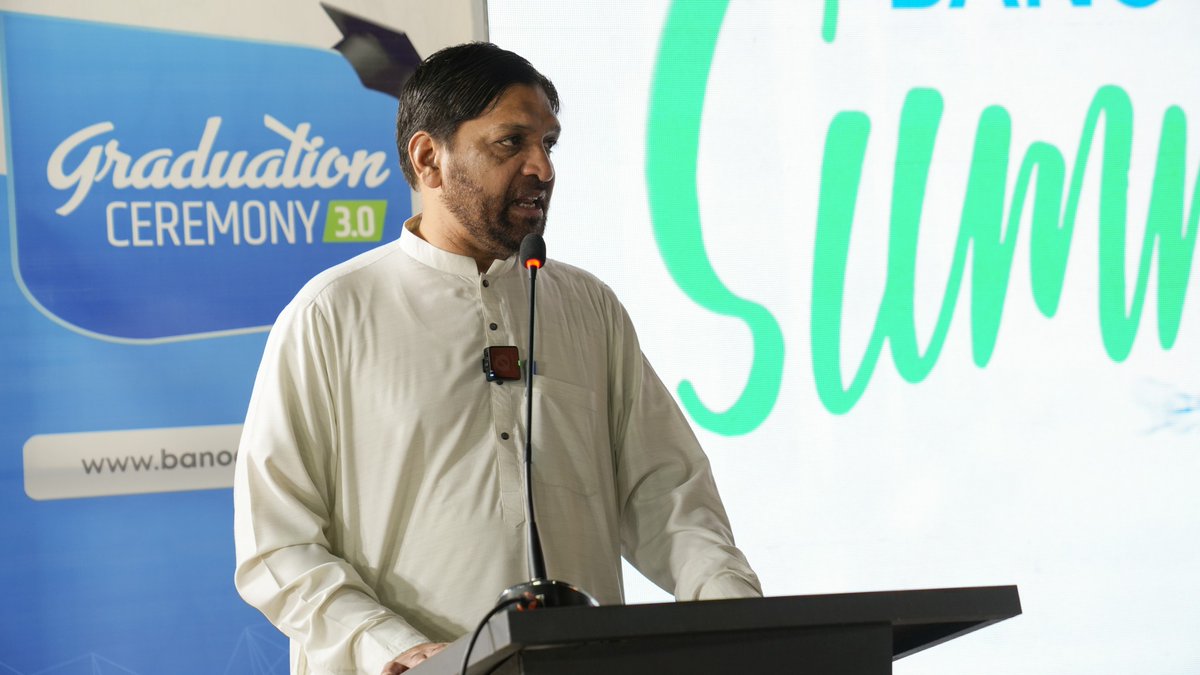 alkhidmatKHI's tweet image. یکسپو سینٹر کراچی میں بنو قابل کی تقسیمِ اسناد کی تقریب کا دوسرا روز، طلبہ کا جوش و خروش دیدنی!
راشد قریشی و معزز مہمانوں نے حوصلہ افزائی اور نیک تمناؤں کے ساتھ اسناد تقسیم کیں۔
#BanoQabil #GraduationDay #ITGraduates #YouthEmpowerment #ExpoCenter #RisingTalent #SkillsForFuture