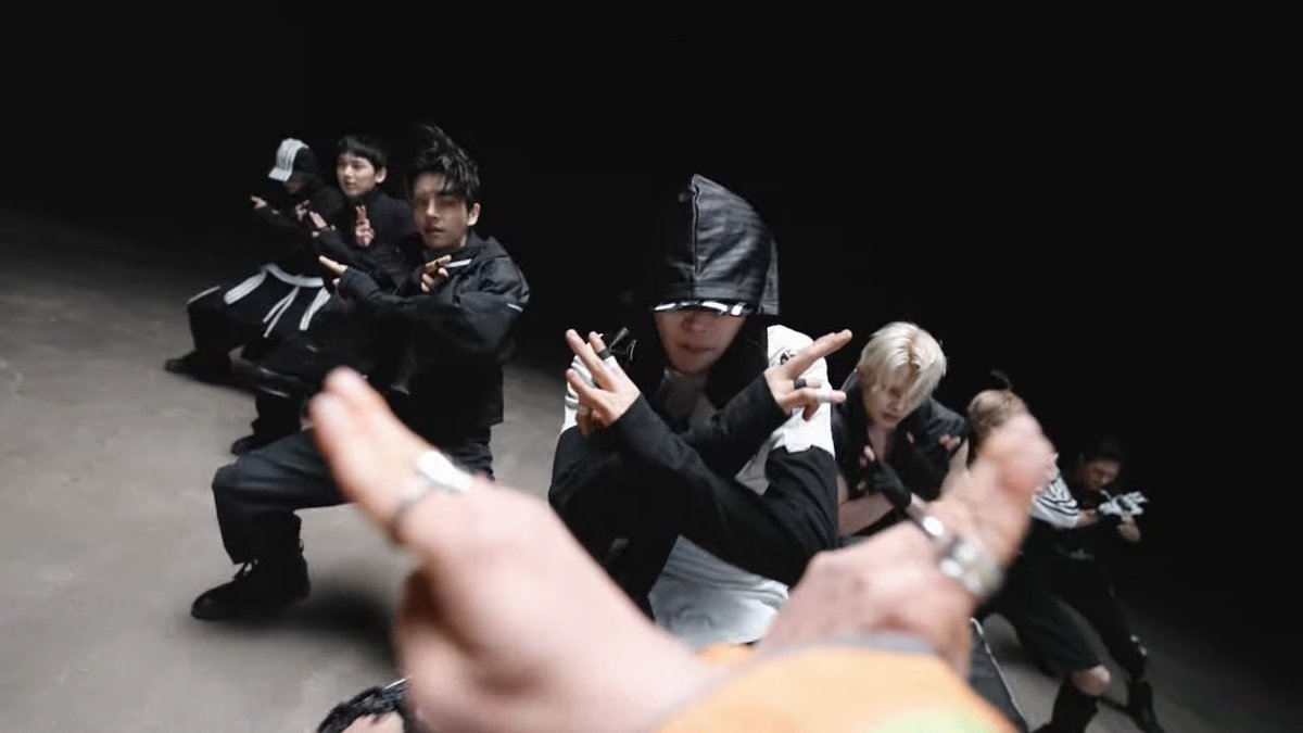 PR0DHEE's tweet image. HEESEUNG — OUTSIDE ☆