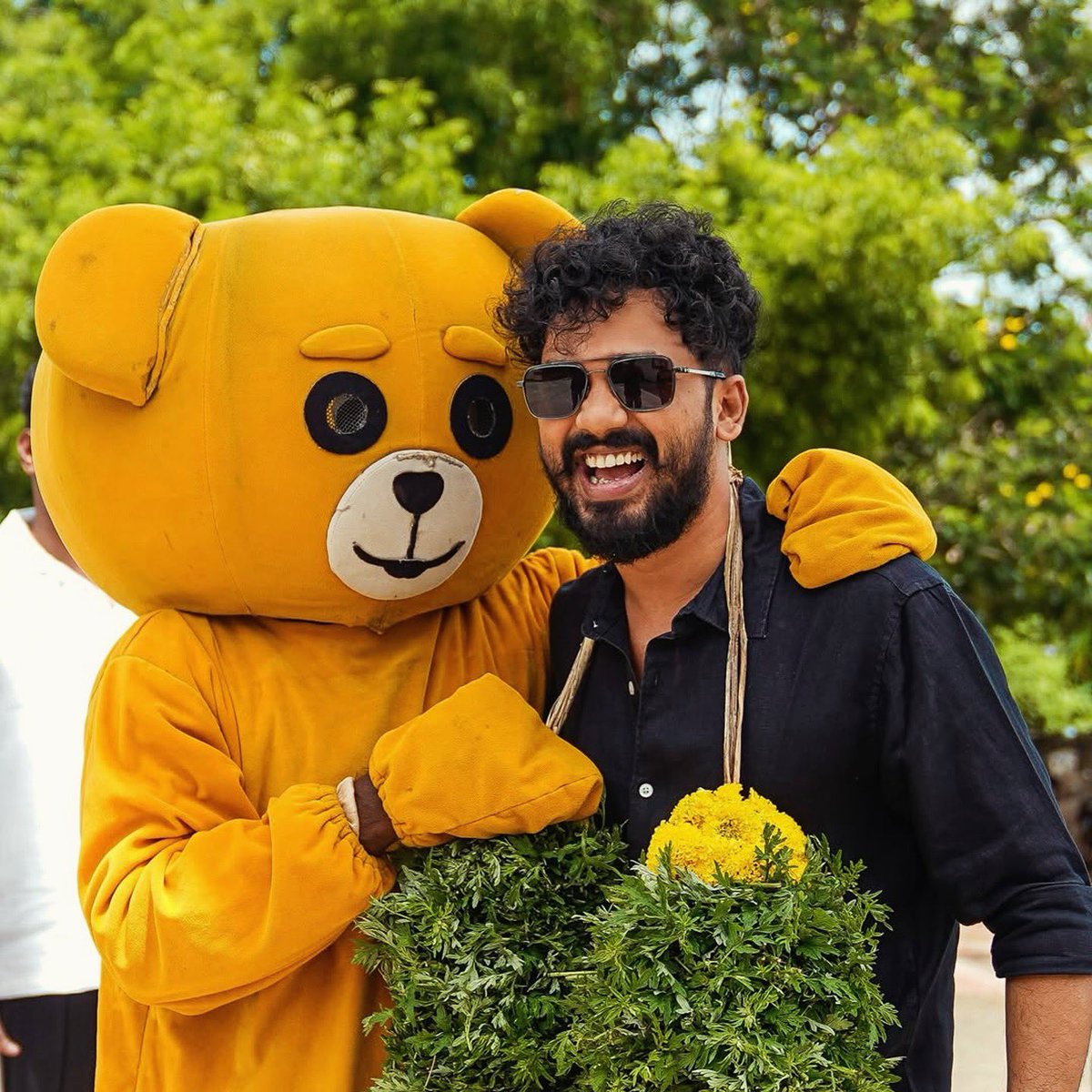 hiphoptamizha's tweet photo. This is how #teddy_pommai received me in Madurai ❤️The love i get in Madurai is always extra special and i am waiting to show you something spectacular on June 28th ❤️ 🙏🏻😍 waiting la ye veri aavuthey !!! Ok - I am on the way 💥🤘🏻 https://t.co/2V7G6QMD5L