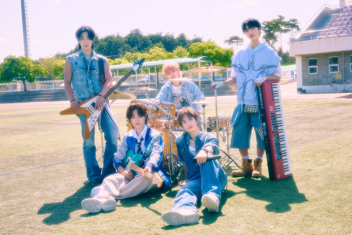 Catch The Young ジュニョン サイン ポラロイド 캐치더영　3集 🧍‍♂️🚶‍♂️🚶‍♂️‍➡️ #TREASURE #트레저