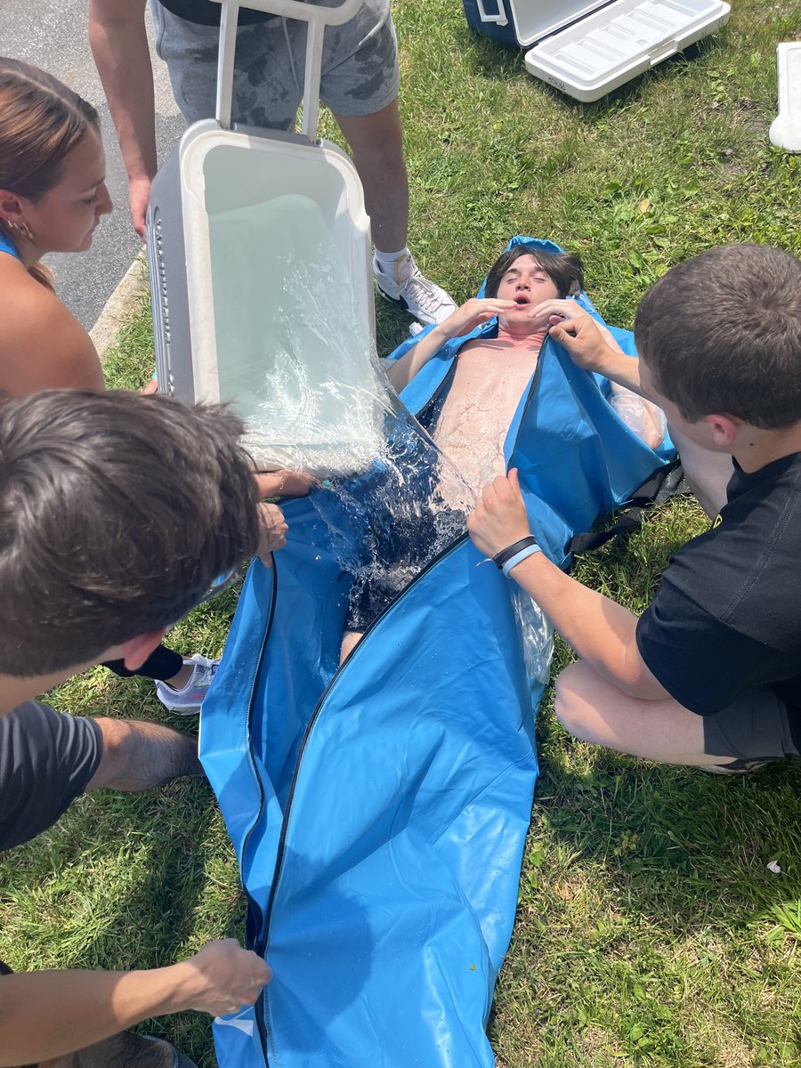 Buffalo_AT's tweet image. Last week, Dr. Pryor @UB_HEAT_Lab taught on environmental emergencies. Students were able to practice cold water immersion, polar pod and TACO methods for cooling. Perfect timing with the heat wave heading towards Buffalo! #UBuffalo #UBSPHHP #HeatLab