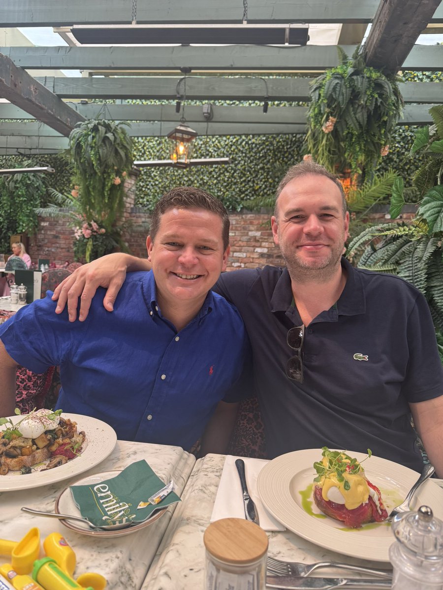 BUSAPAR3's tweet image. A special breakfast today at Emily’s  #emilys #formby with people I love ❤️ and adore Dom, Amy and Zara 👶 Cauliflower &amp;amp; Wild Mushroom Hash 😋 to eat! Absolutely outstanding food and superb service 🙏