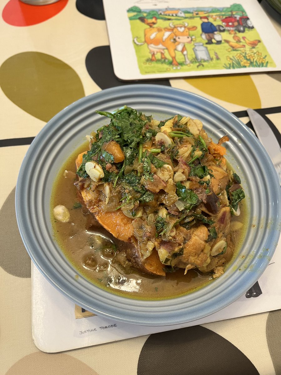 lee_wilkinson2's tweet image. 💥 Not made a tagine in years. You forget you have some things. This chicken one has a sweet flavour from the dates but with succulent chicken and a mild spicy 

🌟💫 Recipe here: vm.tiktok.com/ZNdU5HSLH/

#WilkoCooks #Homemade #ChickenTagine #FYP #TwitterSupperClub