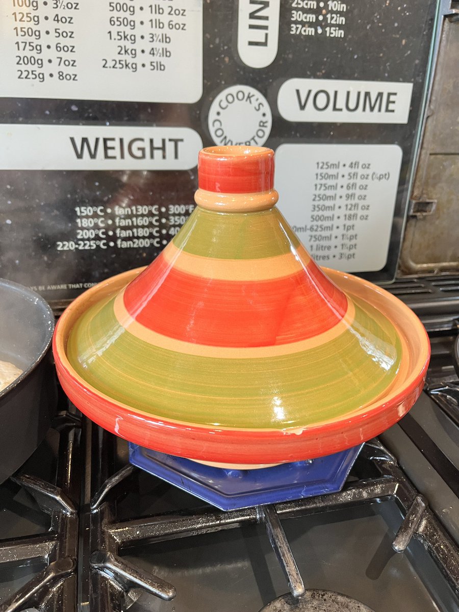 lee_wilkinson2's tweet image. 💥 Not made a tagine in years. You forget you have some things. This chicken one has a sweet flavour from the dates but with succulent chicken and a mild spicy 

🌟💫 Recipe here: vm.tiktok.com/ZNdU5HSLH/

#WilkoCooks #Homemade #ChickenTagine #FYP #TwitterSupperClub