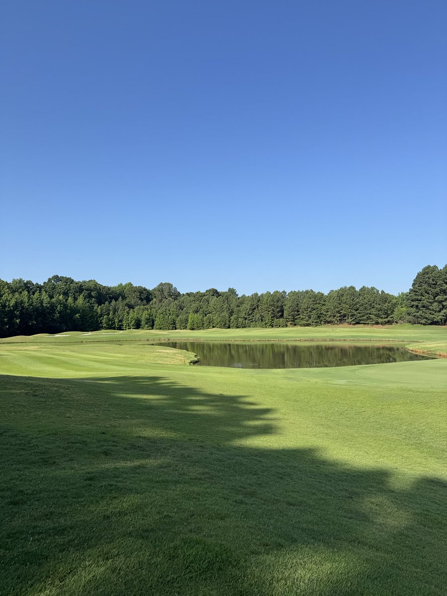 68shooter's tweet photo. Walked 12 holes this morning and decided that was enough.  Sweated thru all 4 of my ⁦@up_glove⁩ in the bag.  🥵#DieSummerDie 
#WellThanksForNothing
#AreYouMyPal 
#ILikeYouBetty https://t.co/d3mLuKzrWf