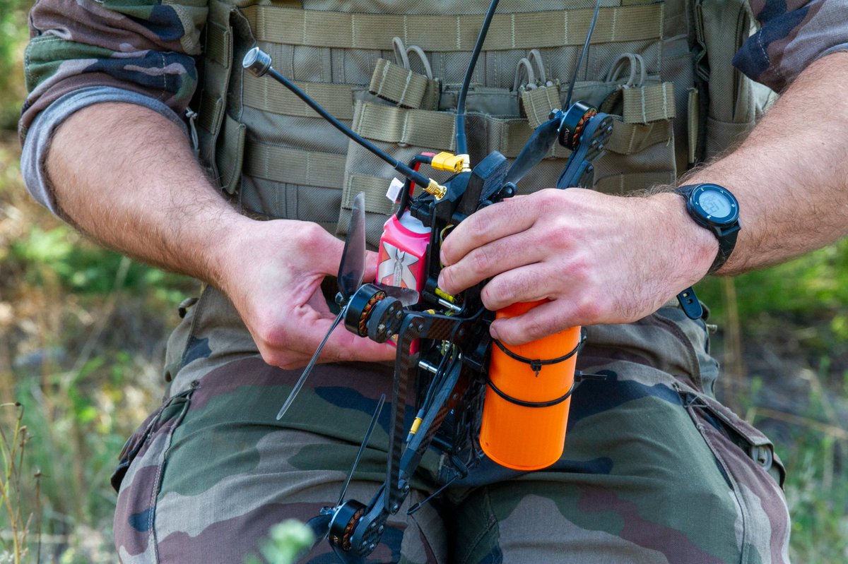 🎯 Vitesse, agilité, précision : les drones "first person view" s’invitent sur le champ de bataille 💥

L’armée de Terre organise son challenge FPV, un terrain d’expérimentation unique pour rapprocher #Innovation civile et besoins opérationnels 👇

defense.gouv.fr/terre/actualit…