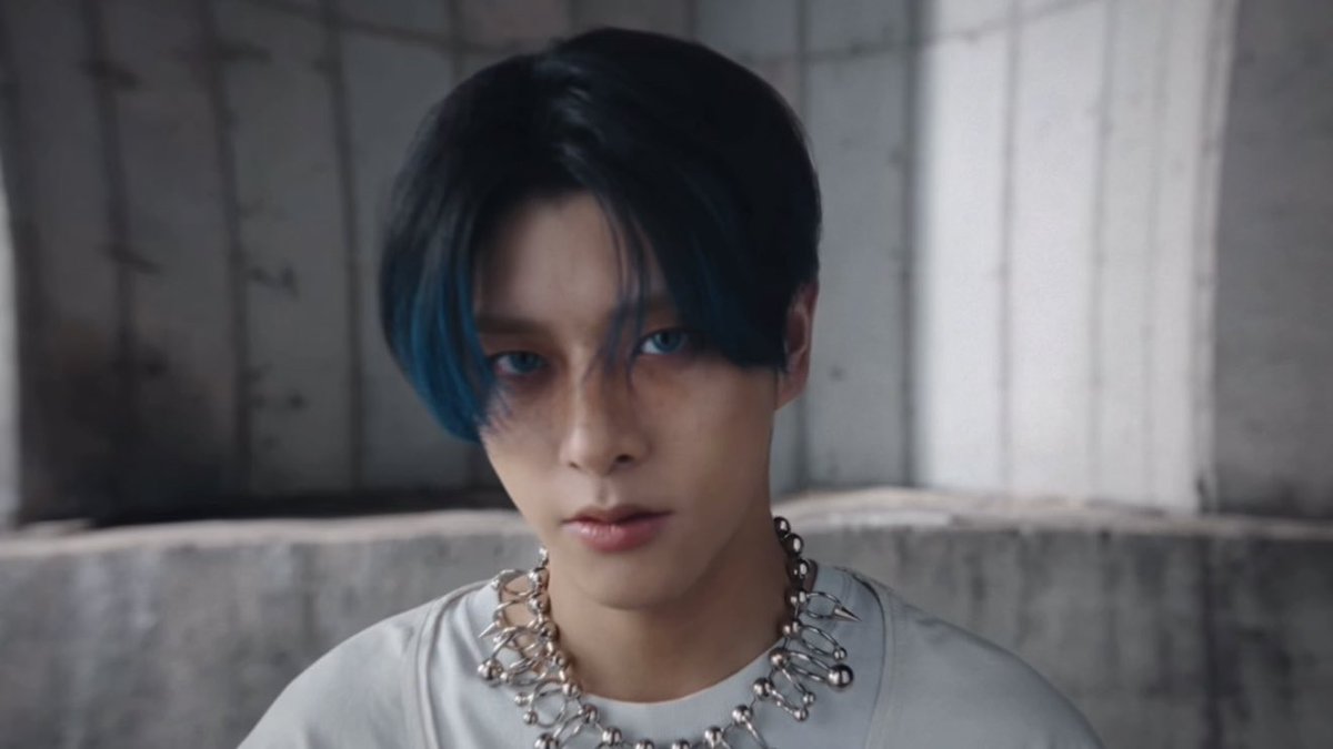 yunnxss's tweet photo. JAKE CON EL CABELLO AZUL, ME MORI, SE VE INCREIBLEEEEEEE AHHHHHHH 
https://t.co/ZjwfrCcYYA