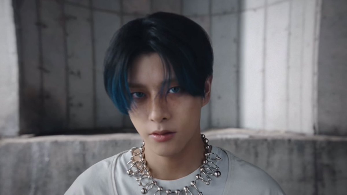 yunnxss's tweet photo. JAKE CON EL CABELLO AZUL, ME MORI, SE VE INCREIBLEEEEEEE AHHHHHHH 
https://t.co/ZjwfrCcYYA
