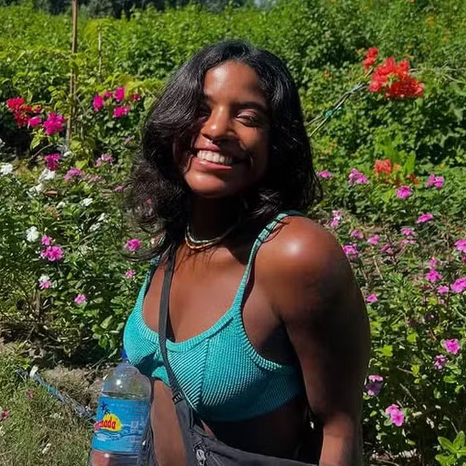 CrimesReais's tweet photo. Brasileira cai em um vulcão da Indonésia: já faz mais de 36 horas que ela está sem comer, sem beber água e sem resgate. https://t.co/niwUCOabGn