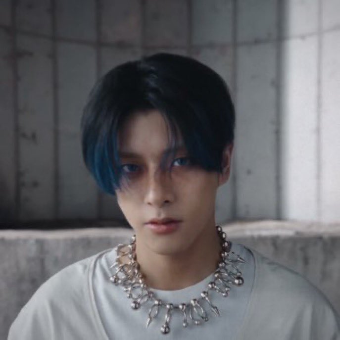 JAKE BLUE HAIR 😭😭😭