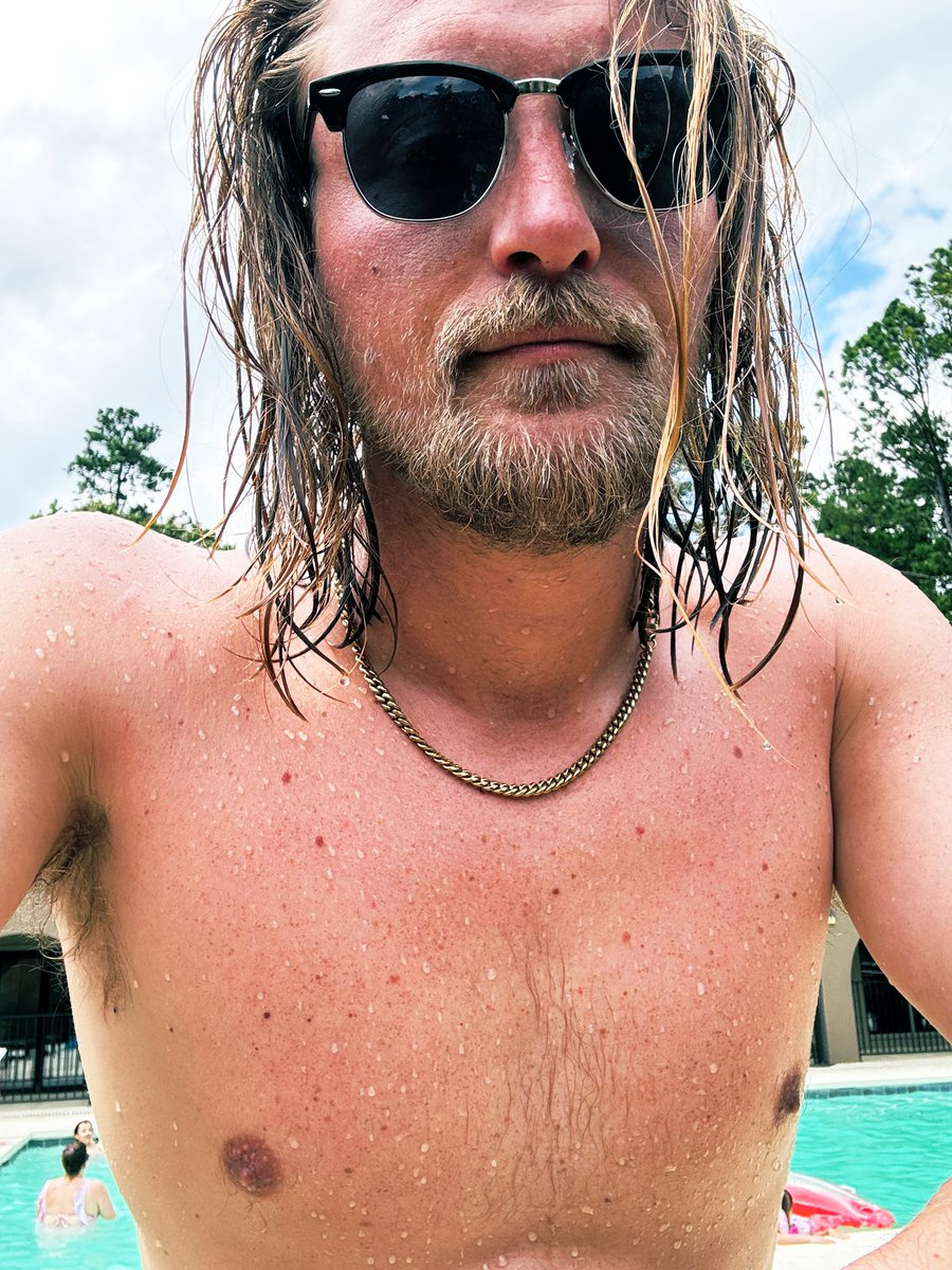 Incoming pool stream 👀 Kick.com/Thordaddy