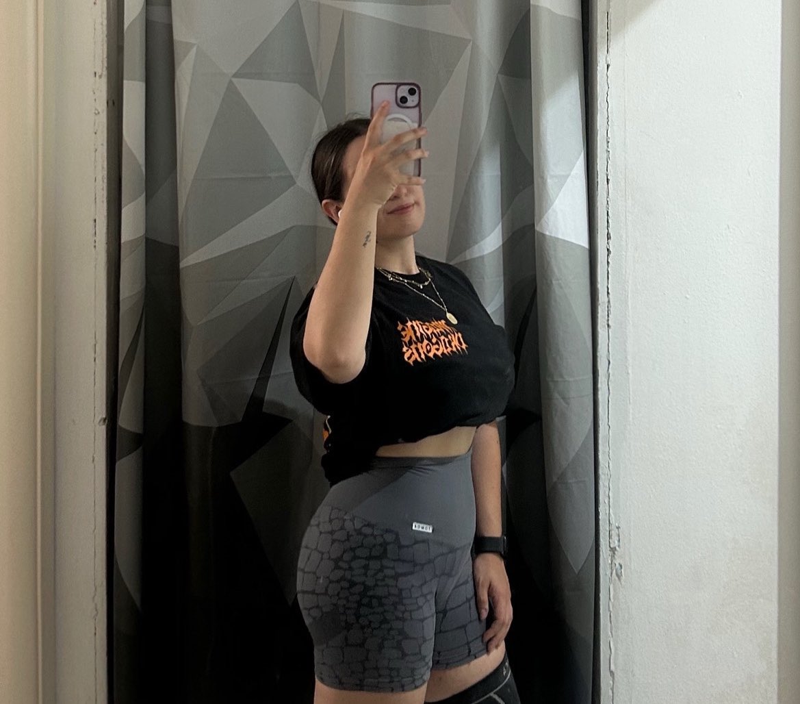 bluecalss's tweet photo. didn't fully hate my body in the gym today https://t.co/k1xpTxhMjX