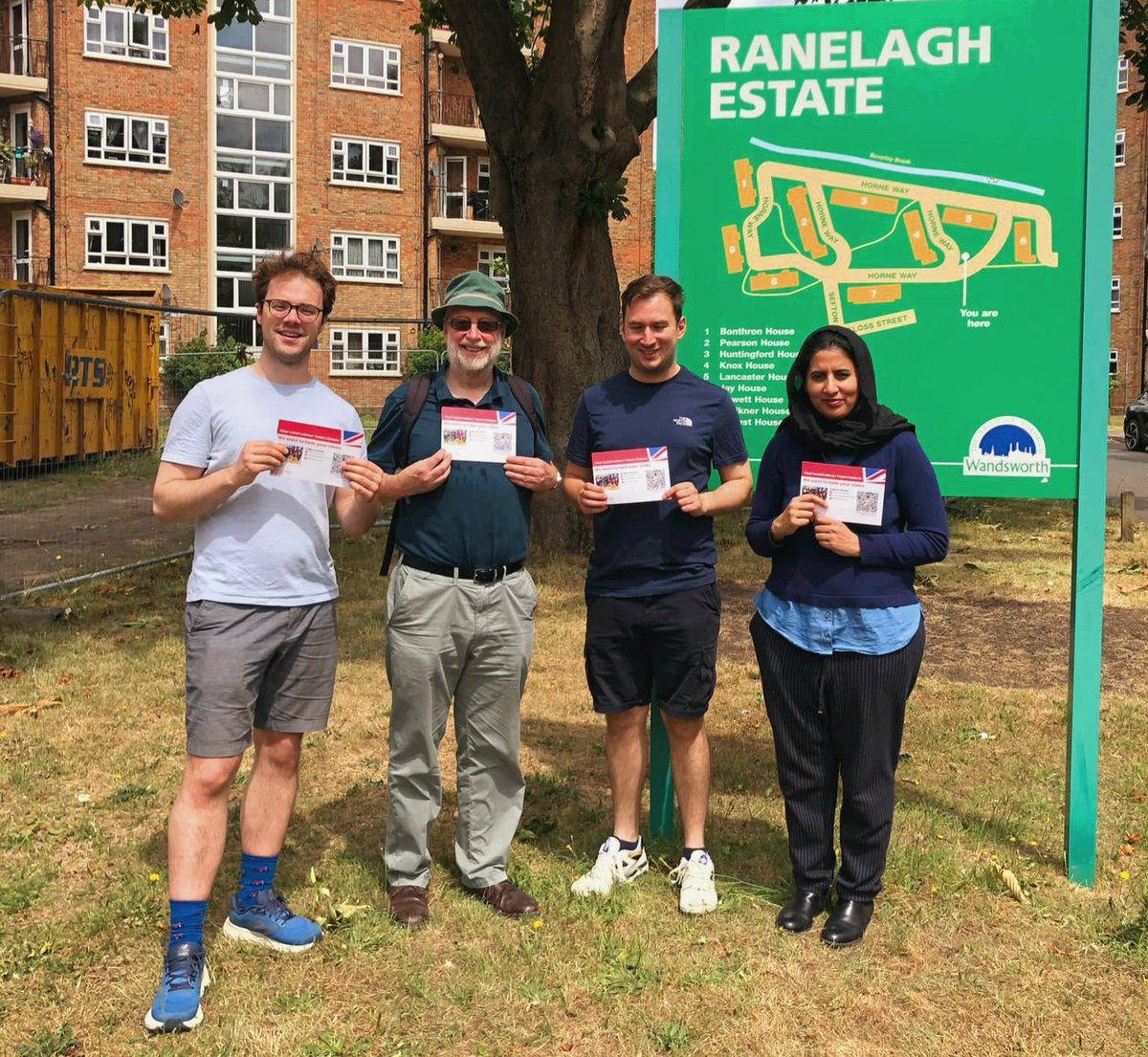 PutneyLabour's tweet image. A successful morning speaking to residents on the Ranelagh Estate in Thamesfield ward.
A very positive reaction to the councils implementation of more mega skips, free bulky waste collection & cost of living support.