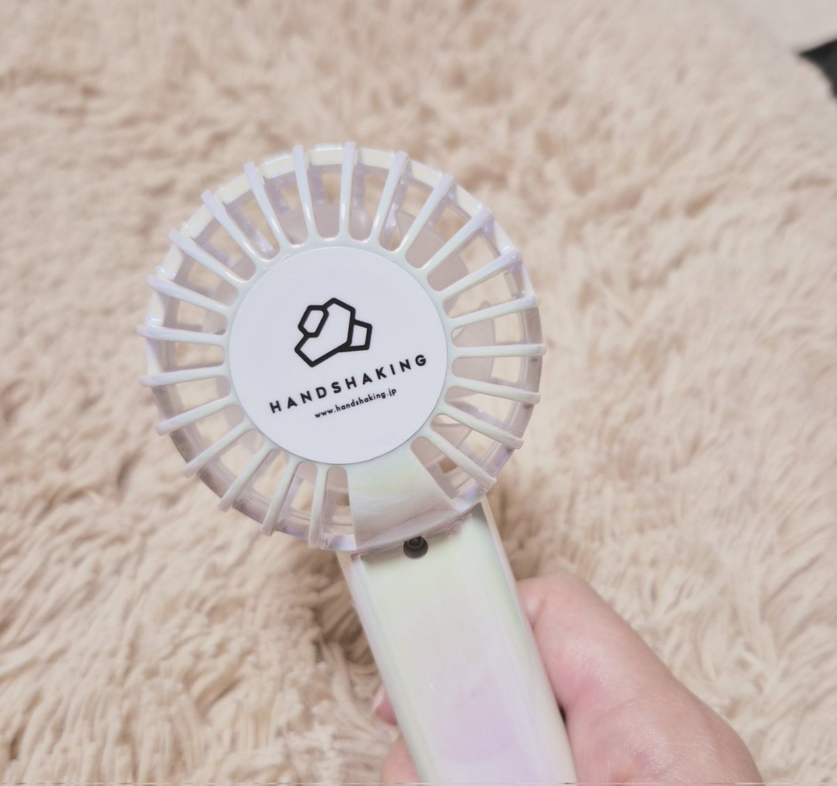 _omichan's tweet image. おまけでもらったこれ...
中心部が真っ白で何も無く寂しかったので
HANDSHAKING のシールを貼ってみたら、
サイズ感もピッタリだし見た目もいい感じに♡
今年の夏はIKEさんと一緒🫶✨
#IKE
#HANDSHAKING
#HS